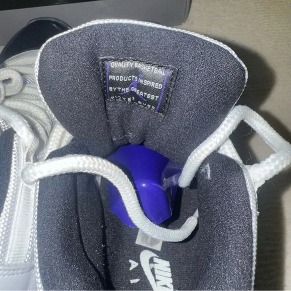 Air Jordan 11 in Concord colorway. Men’s size 8. Released in 2018 - Picture 6 of 9